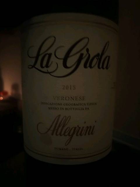 Veja s&oacute; este vinho. Estou atribuindo 4 de 5 estrelas com o aplicativo @Vivino:https://t.co/0rd5No4flD