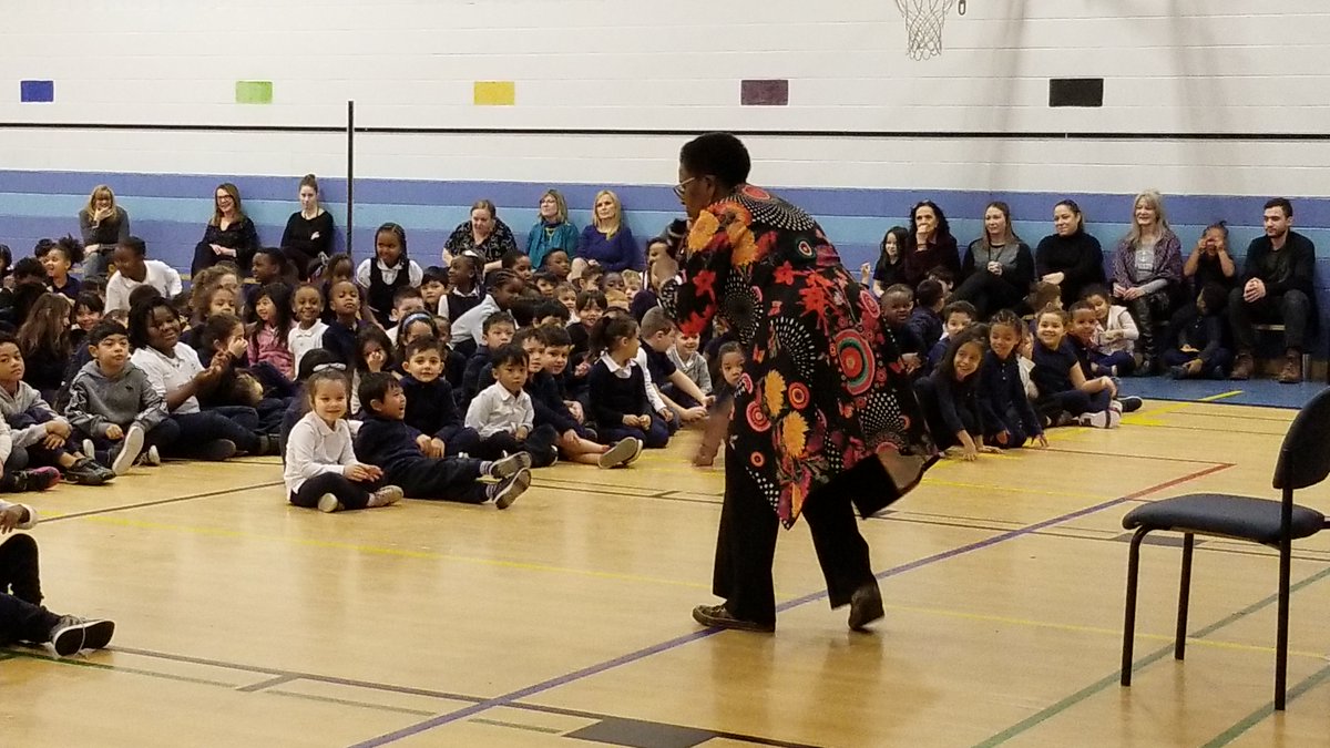 TCDSBOLVLibrary's tweet photo. The award winning author Itah Sadu came to visit Our Lady of Victory on Wednesday.  She wowed the students with her wonderful stories about our Canadian Black History and the history of the Jamaican Beef Patty. 
By the end, everyone was graving one.  
@ADFRNTBooklist  @ItahSadu https://t.co/irhPyK66pK