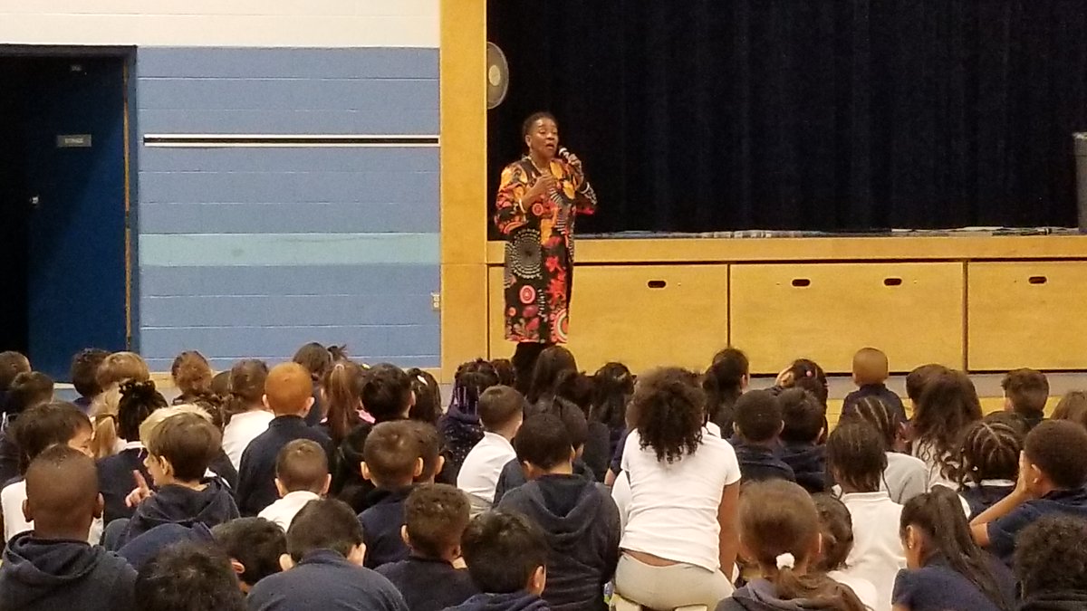 TCDSBOLVLibrary's tweet photo. The award winning author Itah Sadu came to visit Our Lady of Victory on Wednesday.  She wowed the students with her wonderful stories about our Canadian Black History and the history of the Jamaican Beef Patty. 
By the end, everyone was graving one.  
@ADFRNTBooklist  @ItahSadu https://t.co/irhPyK66pK