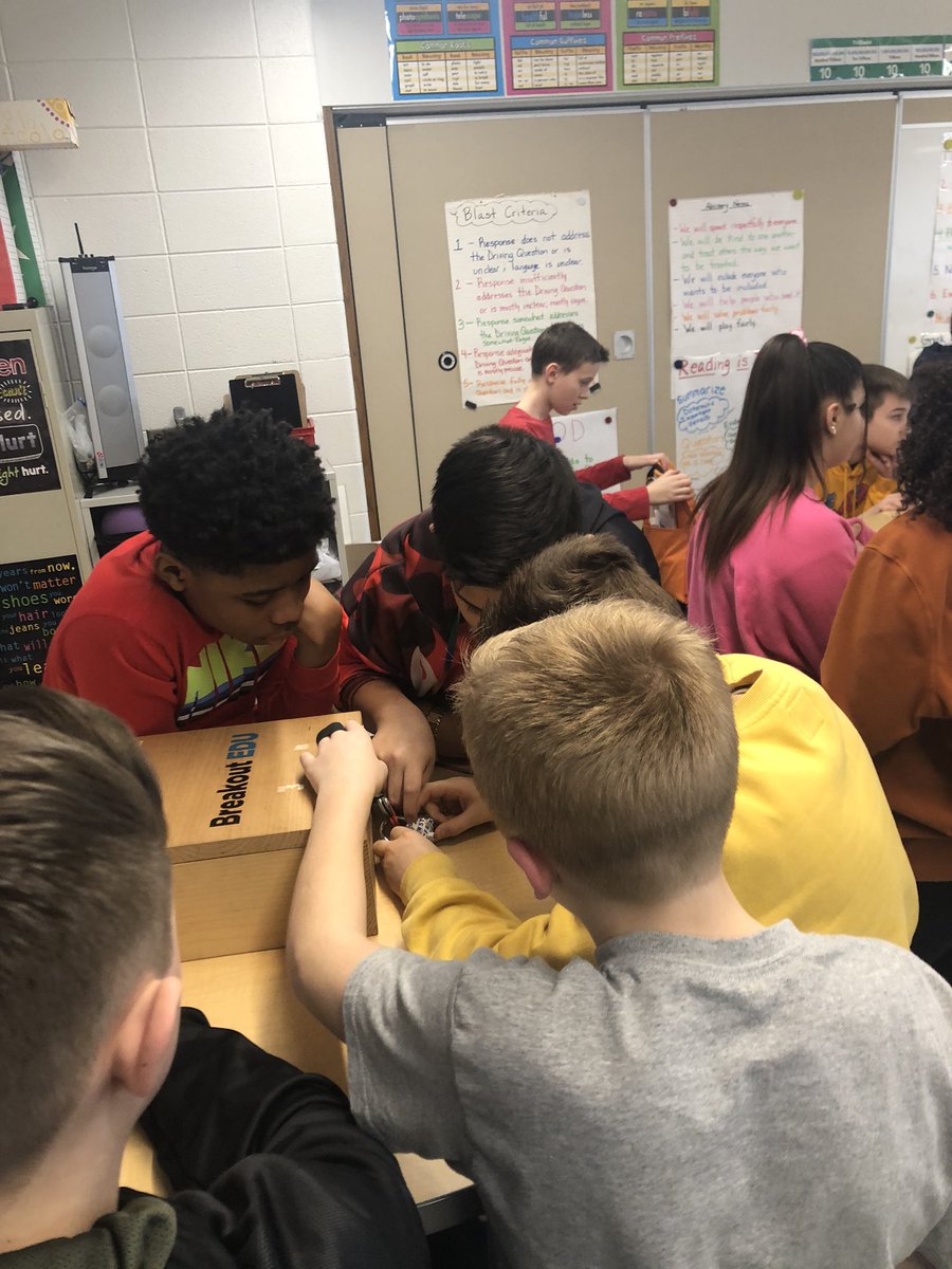 Mrs_KRegan's tweet photo. They solved the Candy Crisis and has 3 minutes to spare @dist126 @dist126_hg #weare126 https://t.co/L4lpreRl9R