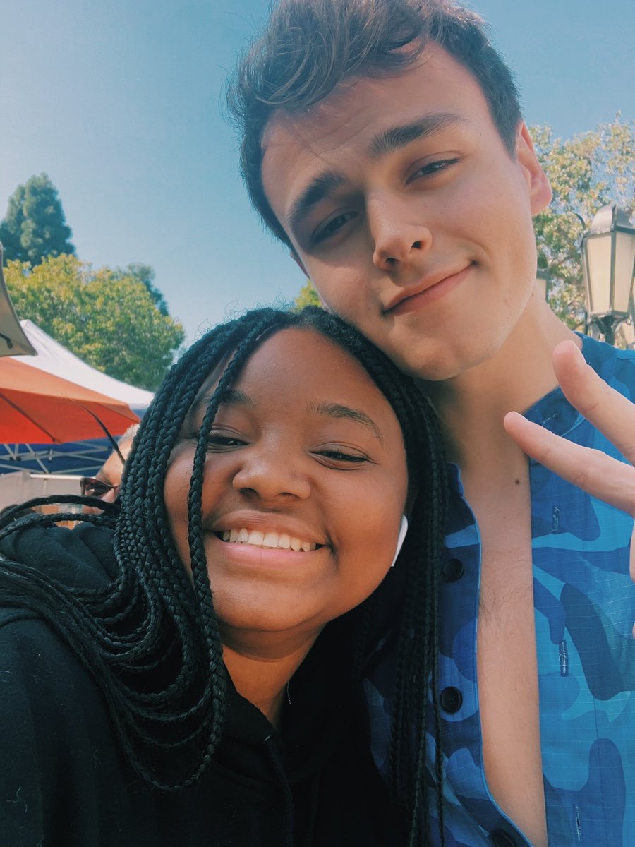 DailyUpdatesWDW's tweet photo. 『NEW』 

Jonah with a fan today! (2/16)

©️TBSLMARA https://t.co/wiyRYM0RbG