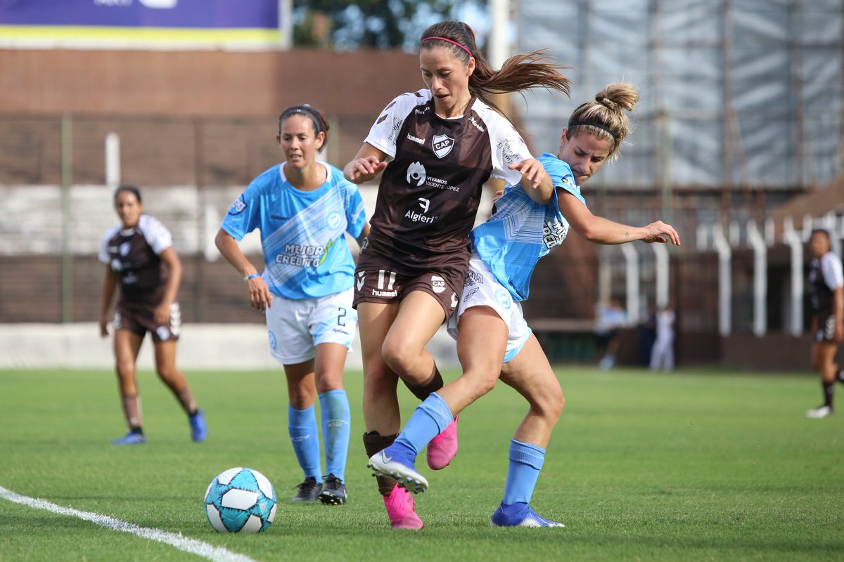 #Primera | 📸 Postales del triunfo de #Platense ante Villa San Carlos. Con esta victoria, el "Calamar" alcanzó los 13 puntos en el #TorneoRexona. 

#VamosCalamares🦑