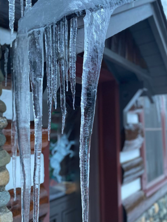 BobJamesMusic's tweet photo. It's a cold one!
#icecycles #icecold #winter #snow #cold https://t.co/Aqr1SQkqZu