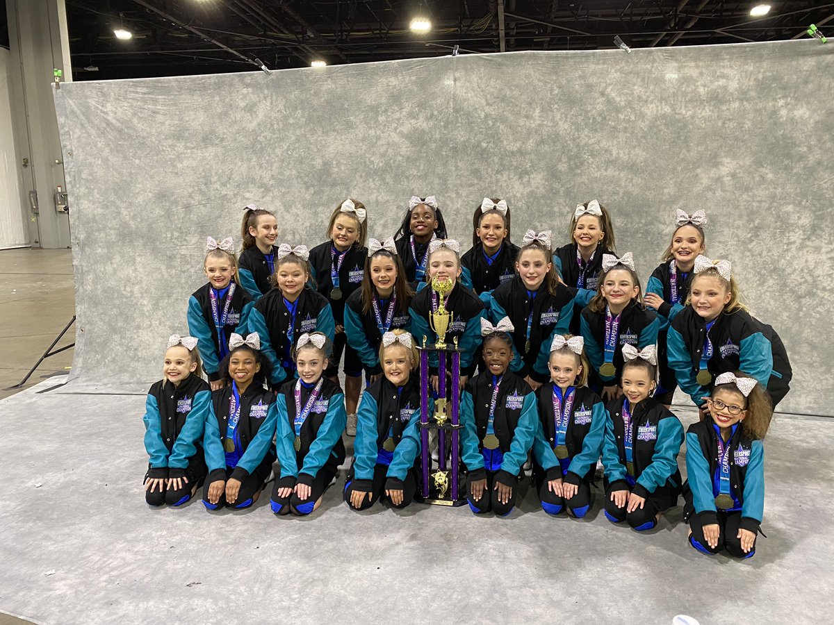 RED ❤️ tweet media