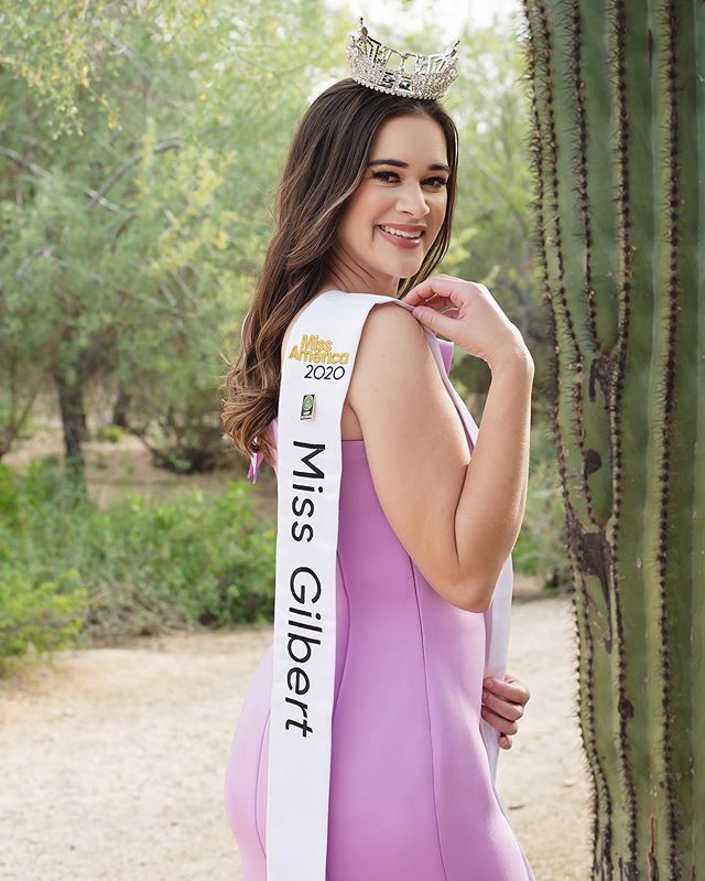 MissGilbertAz's tweet photo. Be bold, shoot for the stars, chase after your dreams, this is what the crown has taught me ✨ https://t.co/rjt4cegtM0 https://t.co/plqf2vWhm6