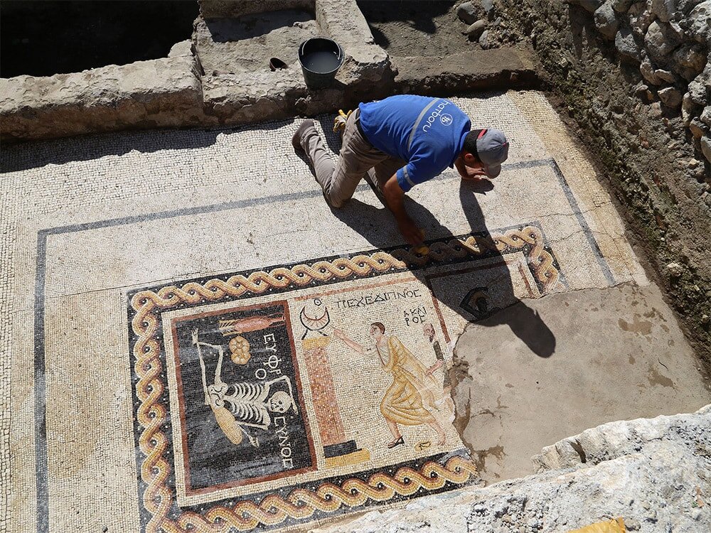 Sarah404BC's tweet image. Archaeologists Unearth 2,000-Year-Old #Skeleton Mosaic In #Turkey with #Greek inscription &quot;Be cheerful, enjoy your life.”

greecehighdefinition.com/blog/2020/2/16…