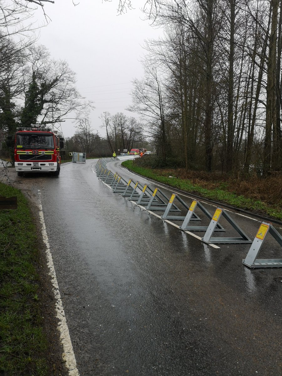 Today &amp; tonight we have been working with <a href="/EnvAgencySE/">Environment AgencySE</a> to assist with flood defence barriers, we were assisted by <a href="/Redbridge53/">Redbridge Fire Stn</a> <a href="/StMarys54/">St Mary's Fire Stn</a> <a href="/Eastleigh32/">Eastleigh Fire Station</a> to prevent flooding to 200+ homes &amp; Town center flooding!
#notjustfires #StormDennis #partnershipworking