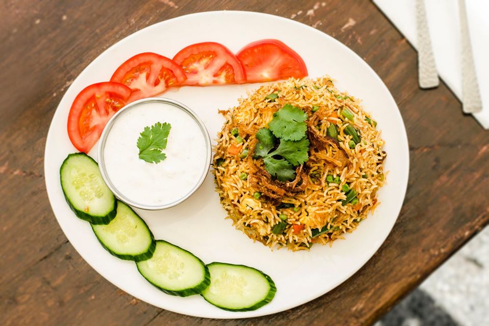 LoungeBollywood's tweet photo. 🥘🍴, pyszne koktajle 🍹, najlepsza sheesha 💭 i orientalny klimat 🇮🇳 Wszystko to pod jednym adresem ➡ #nowyświat58 😉
Zapraszamy 😊 ☎ 509 165 166
https://t.co/Vz0B3qBpXK
https://t.co/9ULPKwWIyp https://t.co/QzaPe99nVE