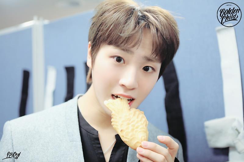 Day 48: Small small baby Seungmin~Baby shark Seungmin Eating red bean fishy  #Golden_Child  #Without_You  #골든차일드  #위드아웃유  #배승민  #Seungmin @Hi_Goldenness @Official_GNCD