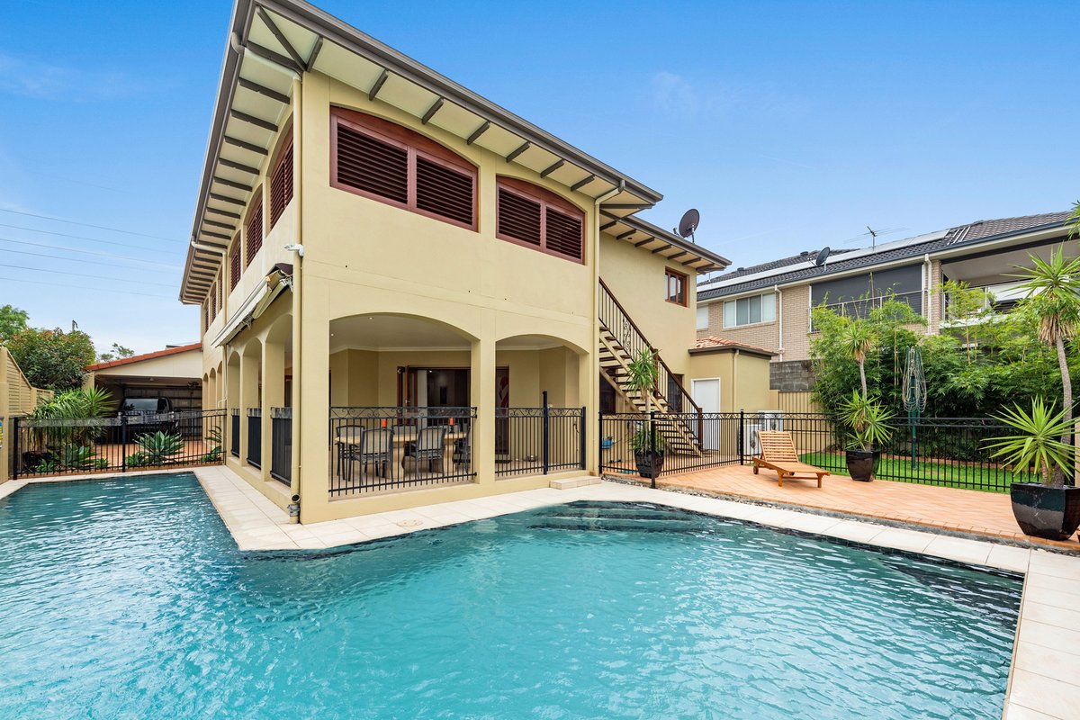 brisprop's tweet photo. Large family home in #Murarrie for sale with 5 bedrooms a pool &amp; city views. 

https://t.co/4timkjmkPQ

#BrisbaneBoutiqueProperty #QLD #AusProperty https://t.co/pc4NEIbesY