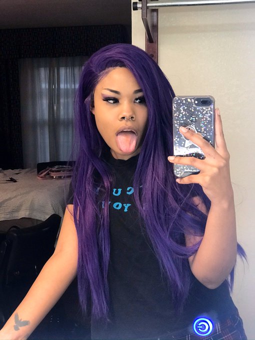 I want to invest into a ring light bc the hotel had a MIRROR SQUARE LIGHT , lol when I pressed the button