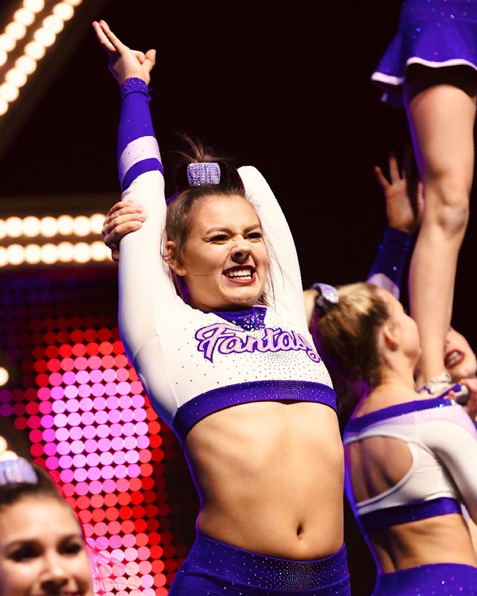 JAMZCheer's tweet image. WOW! The last 3hrs have been ~ insane ~ 😅 Who do you think will rep #TeamJAMZ  at Worlds 2020?! Can’t wait to watch y’all HIT on Day 2!

Now, let’s close out the day with our Level 4 teams! 🙌🏽💙 #JAMZNationals