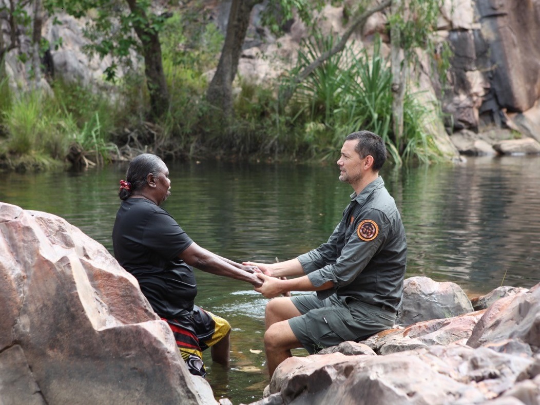 Parks_Australia's tweet photo. #Kakadu’s rangers undergo extensive training with traditional owners to support joint management between #Bininj/Mungguy and @Parks_Australia. Here a Jawoyn traditional owner introduces us to Bolung, the Rainbow Serpent.
#culture #Indigenous
📷 Parks Australia https://t.co/IiZMbXuEZJ