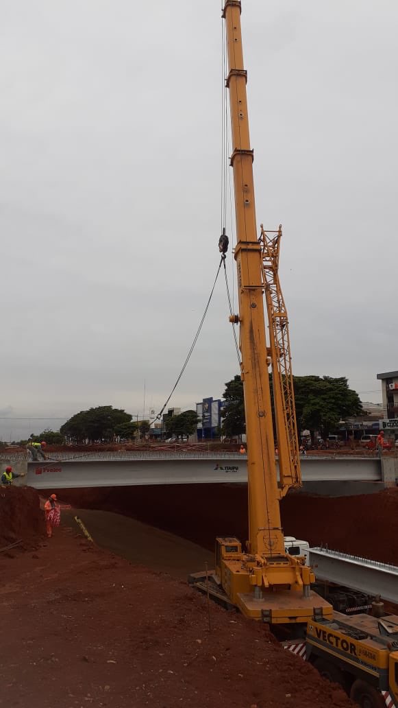 Montaje de las ultimas vigas de la Etapa 1 del Multiviaducto, 19 vigas transportadas desde Capiatá y montadas en CDE en 8 días.