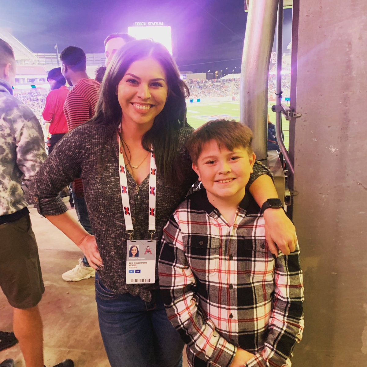 LosoyaElizabeth's tweet photo. Football is a family thing. My son came out to the game with my dad to see me in action! #GoRoughnecks #ForTheLoveOfFootball #FortheH #GCSN #GameChangerSportsNetwork #xfl https://t.co/zLSArPQeTl