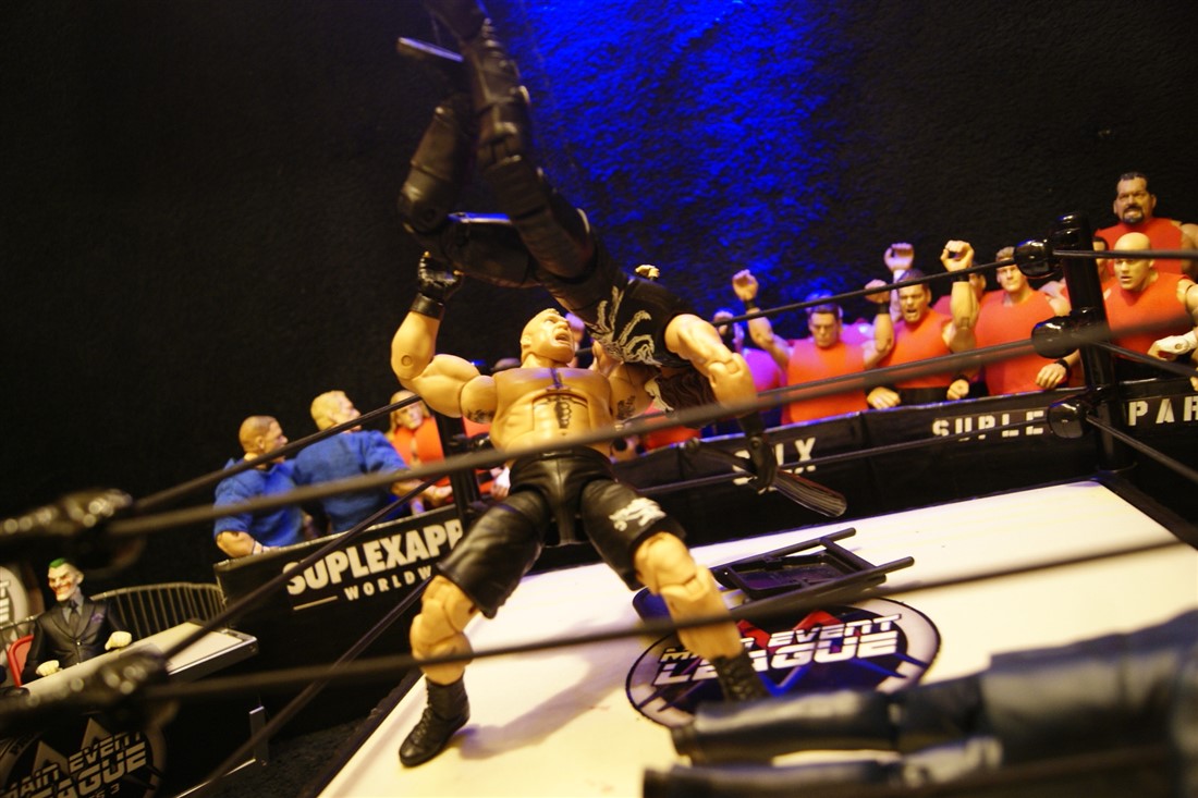 MainEventLeague's tweet photo. Sting fights for justice against The Beast Brock Lesnar, who battles for vengeance for the Hit and Run incident!

WATCH NOW!:
https://t.co/LVOPv2Ak3V

#FigLife #WWEEliteSquad #MainEventLeagueFlashback https://t.co/DiajVJjByL