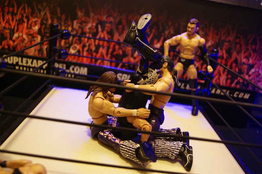 MainEventLeague's tweet photo. AJ Styles falls victim to some Elite gangland offence as he fails in his attempts at revenge on @MainEventLeague Episode 19!

WATCH NOW!:
https://t.co/jIxOS3Hu0I

#FigLife #WWEEliteSquad #MainEventLeagueFlashback https://t.co/WPgGMCmdkS