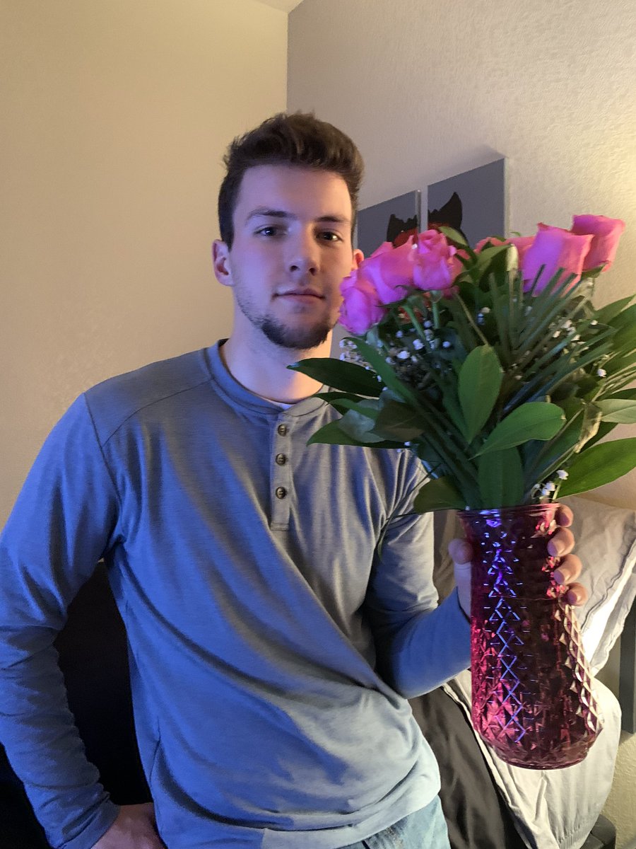 hey <a href="/CoachBalado/">Mike Balado</a> remember when I said <a href="/afelts10/">Avery Felts</a> didn’t get me flowers??   can’t say that anymore 😁
