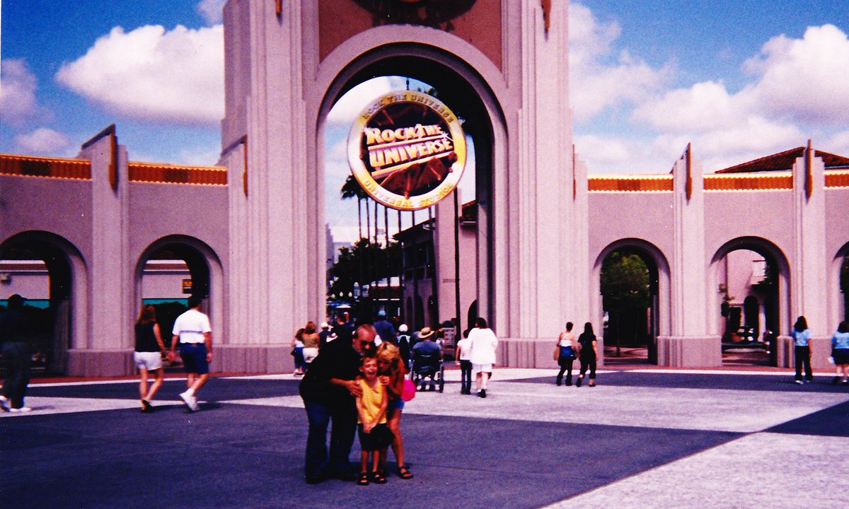 DefunctArchives's tweet image. At the Universal Studios Florida entrance gate, a sign for "Rock the Universe" can be seen. This picture was taken in the late 1990s to mid 2000s. Source: Joseph Glantz