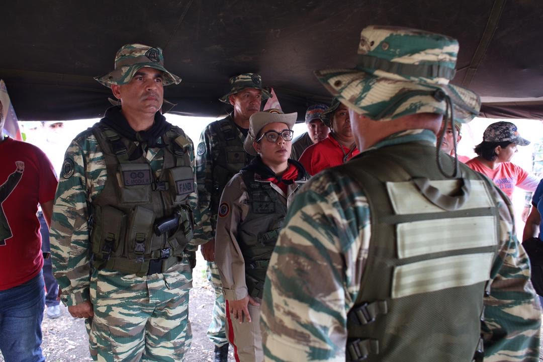 PartidoPSUV's tweet photo. Ejercicios Militares   “Escudo Bolivariano 2020”.     https://t.co/tQLGRi5GeJ https://t.co/h6XdC7k43D