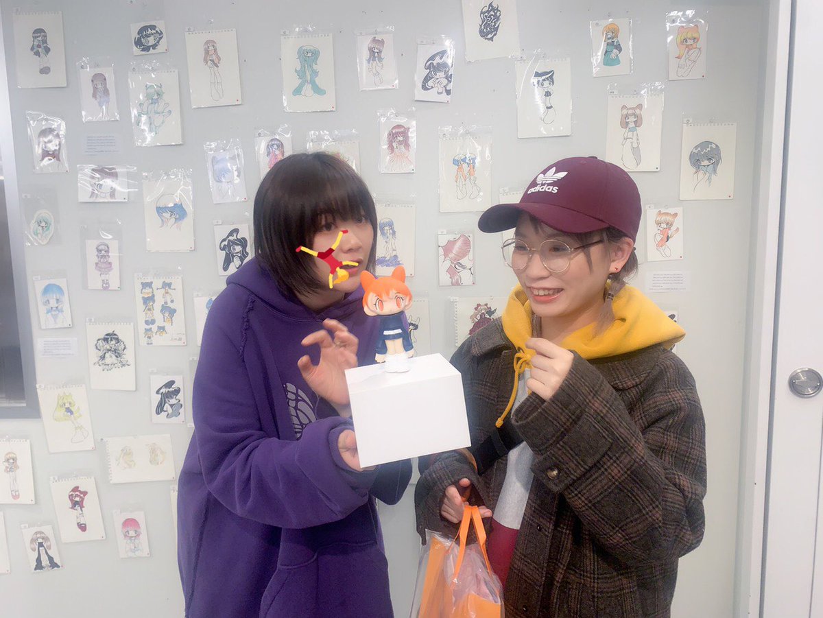 モモちゃん、個展来てくれた🙏ぜひ、ロンTも着てね〜！！！ありがとう