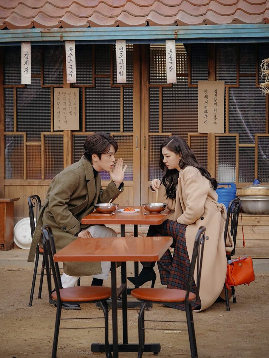 Nini_L1485's tweet photo. This drama deserves an award really !❤ from the way everyone portraied his character to the beautiful &amp; heartwarming scenes to their touching dialogues and amazing OST..everything was so perfect ..the meaning of true love ..friendship and sacrifice..❤ #CrashLandingOnYouFinale https://t.co/uXh11y5aQh