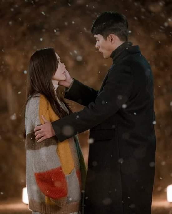 Nini_L1485's tweet photo. This drama deserves an award really !❤ from the way everyone portraied his character to the beautiful &amp; heartwarming scenes to their touching dialogues and amazing OST..everything was so perfect ..the meaning of true love ..friendship and sacrifice..❤ #CrashLandingOnYouFinale https://t.co/uXh11y5aQh