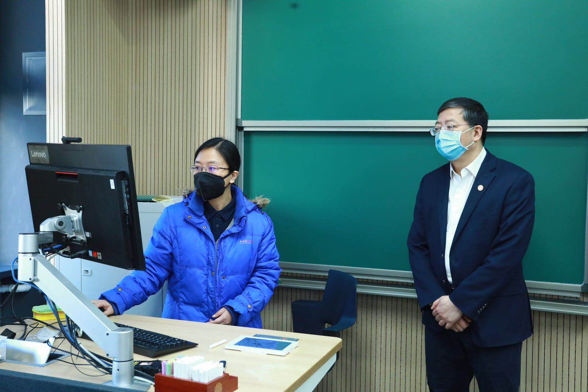 Tsinghua_Uni's tweet image. #SpringSemesterBegins! Today, a total of 155 classes will be conducted online! More than 4000 classes will be offered this semester to the 25,000 students enrolled for online teaching.