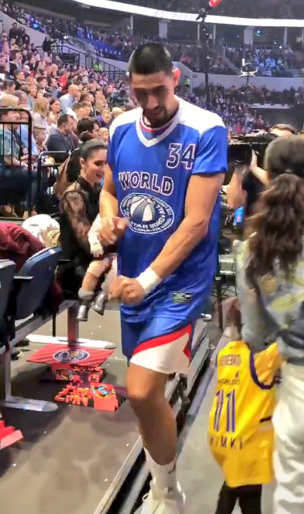 NotiTehBasquet's tweet photo. 𝗨𝗡 𝗧𝗜𝗧𝗔́𝗡 𝗘𝗡 𝗔𝗟𝗟 𝗦𝗧𝗔𝗥 𝗩𝗧𝗕 𝗨𝗻𝗶𝘁𝗲𝗱 𝗟𝗲𝗮𝗴𝘂𝗲 🇷🇺
El Mexicano @AyonGustavo participó en el #AllStarVTB2020, en dónde el equipo #WolrdStar vencen a #RussianStar por marcador de 164:162.
#Basquetbol
#Tehuacán 
#Puebla
#México
📷 ZenitBasket https://t.co/Laxkrl3YNd