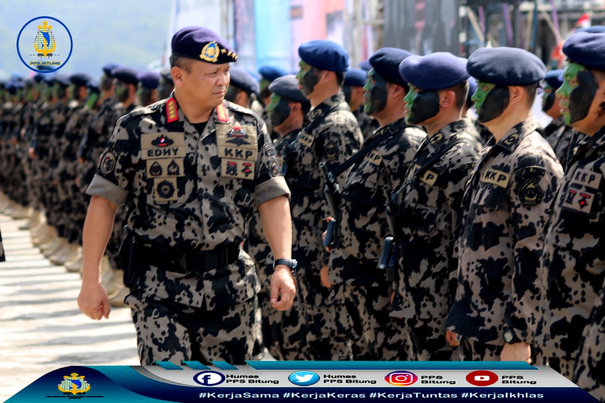 Humas_PpsBitung's tweet photo. Hai #SahabatBahari hari ini (17/02). Menteri Kelautan dan Perikanan Republik Indonesia Bapak @Edhy_Prabowo  Memimpin Kegiatan Apel Siaga Pengawasan SDKP di Pelabuhan Perikanan Samudera Bitung. #YukKePpsBitung 
@kkpgoid @mzulficar @djpt_kkp @humaspsdkp @psdkp_lan5 https://t.co/4aaM5LpNDF