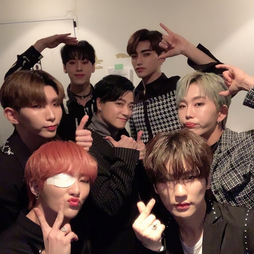 첫 해외 투어 쇼케이스를 무사히 마치고.
함께한 빌드업 멤버들과 찾아주신 팬 여러분들
모두 감사하고, 즐거웠어요! 또 만나요~!

#아웃사이더 #외톨이 #빌드업 #BLDP #김재중 #GIRL #아시아라이브투어쇼케이스 #도쿄 #도람 #지혁 #정규 #유비 #성욱 #민준 #다음에또만나요