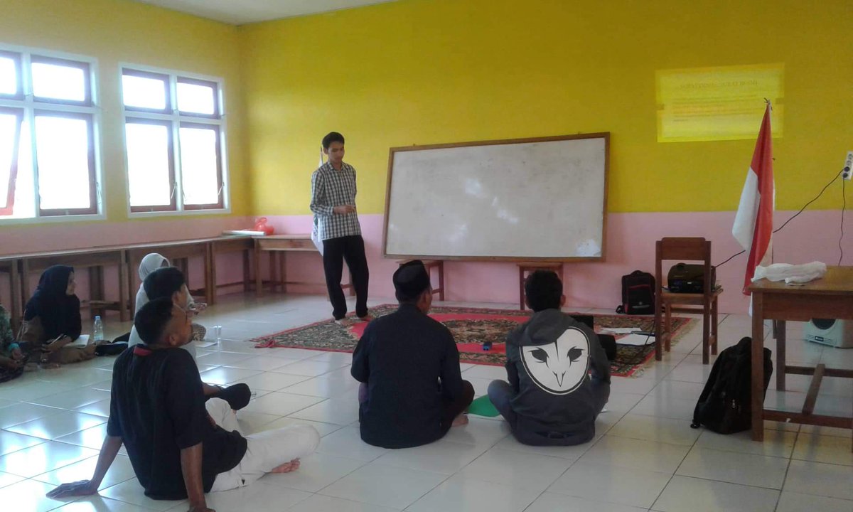 #SetorFoto
Kegiatan Training Organisasi KAMMI Komisariat As-Salama Tual, Mater Pelatihan Surat menyurat
ilmu yang kita dapat haruslah di ajarkan kepada orang lain, untuk menyebarkan manfaat kepad sesama