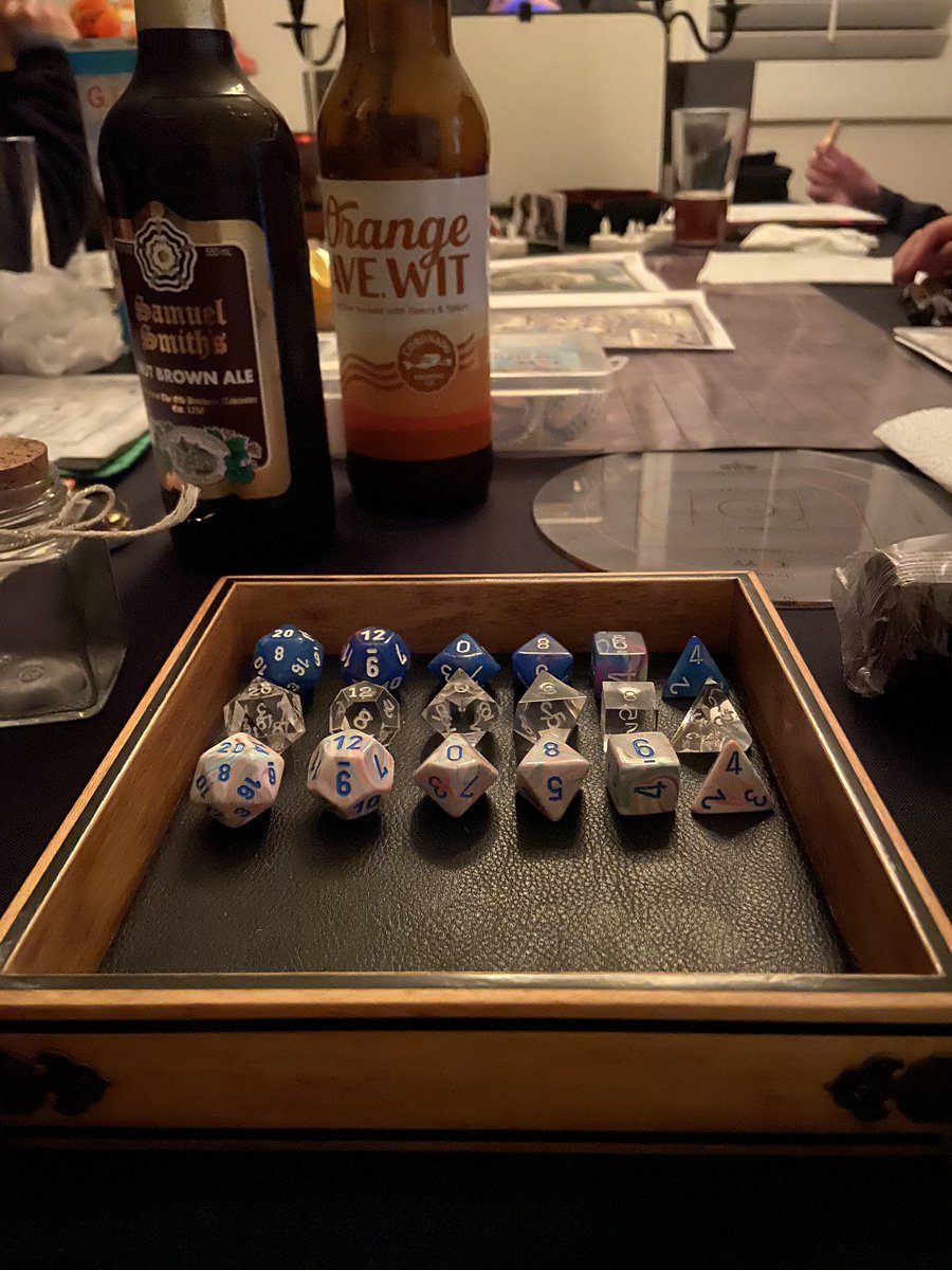 jermsdraws's tweet photo. Into the mouth of werewolf den we go #dnd https://t.co/v7nIRkbt2Y