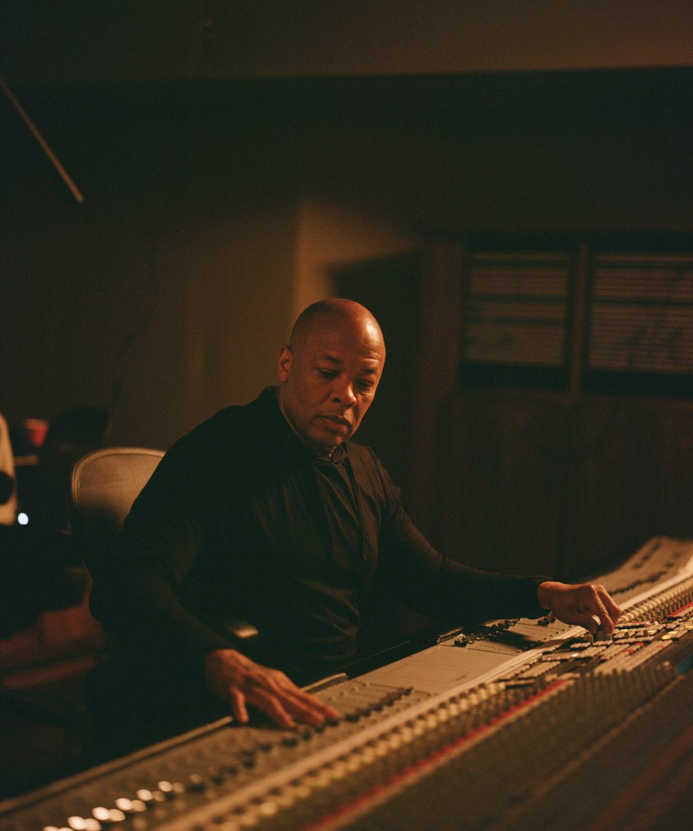 AidanCuIIen's tweet photo. Had the pleasure of shooting Dr. Dre in his studio working on the song he made for the Kobe tribute ❤️ https://t.co/lCmbg2SJgl