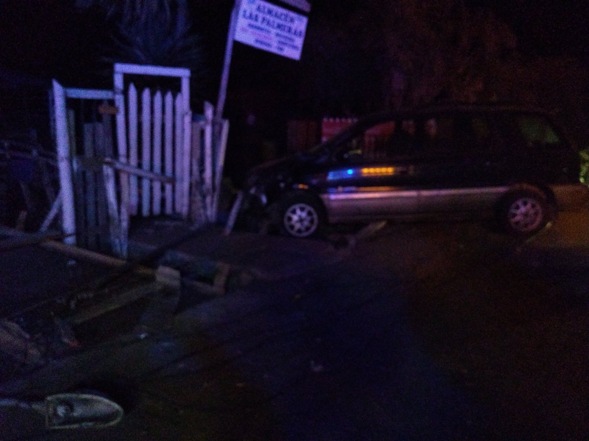 La Bomba Fundadora con su carro R-1 trabajó  en choque de vehículo menor con poste de alumbrado público en sector puipuyen con una persona lesionada.