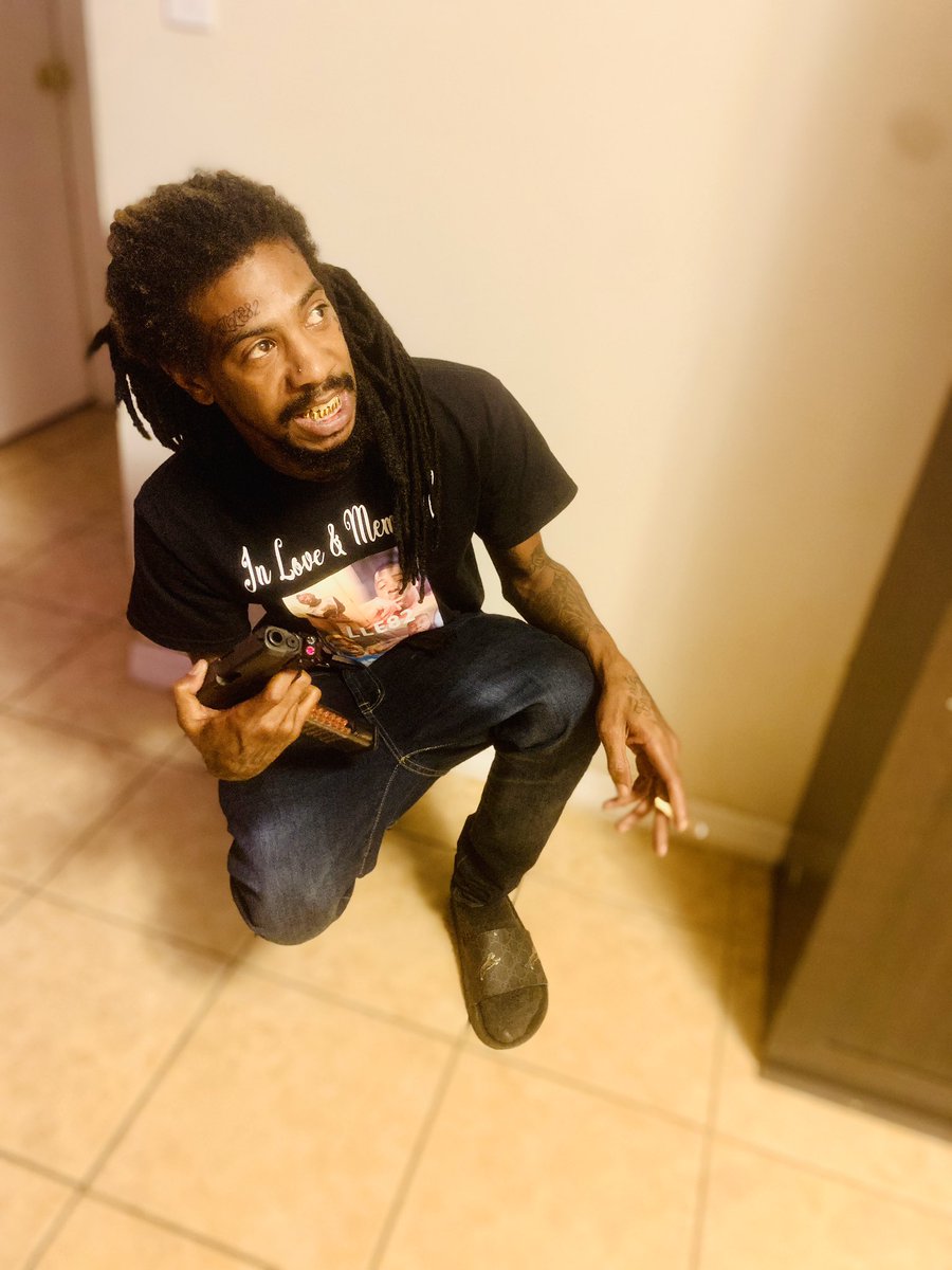 Burna_2smooth's tweet photo. #LLE82 it’s only right I got my 5lime💚 on my face 😬😬🦍🦍TG🎱00 My Nigga Living Thru All Us For #EA #GhettoAngel🤧😇💚🕊#WhyIAlwaysQuestionGodButINeverPray🙏🏾 https://t.co/fjoW60sXsc