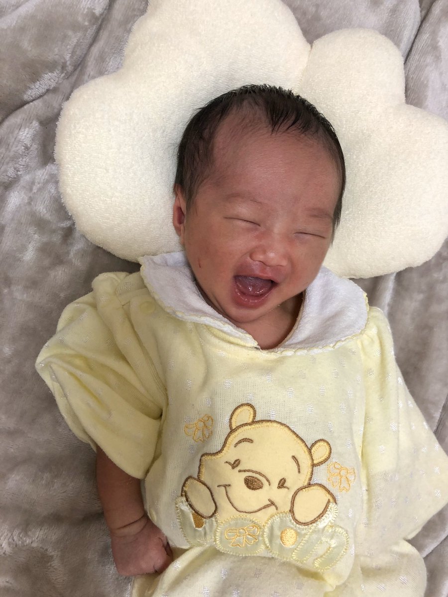 michelle07sy's tweet photo. よく笑う我が子👶🏼🎶生まれて6日目 https://t.co/0O3FAjj0D5