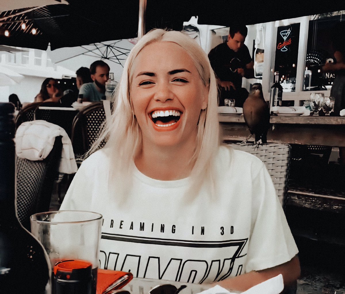 vivoporlala's tweet photo. Si existe algo mejor que Lali sonriendo, no quiero saberlo https://t.co/2jCePLVv9q