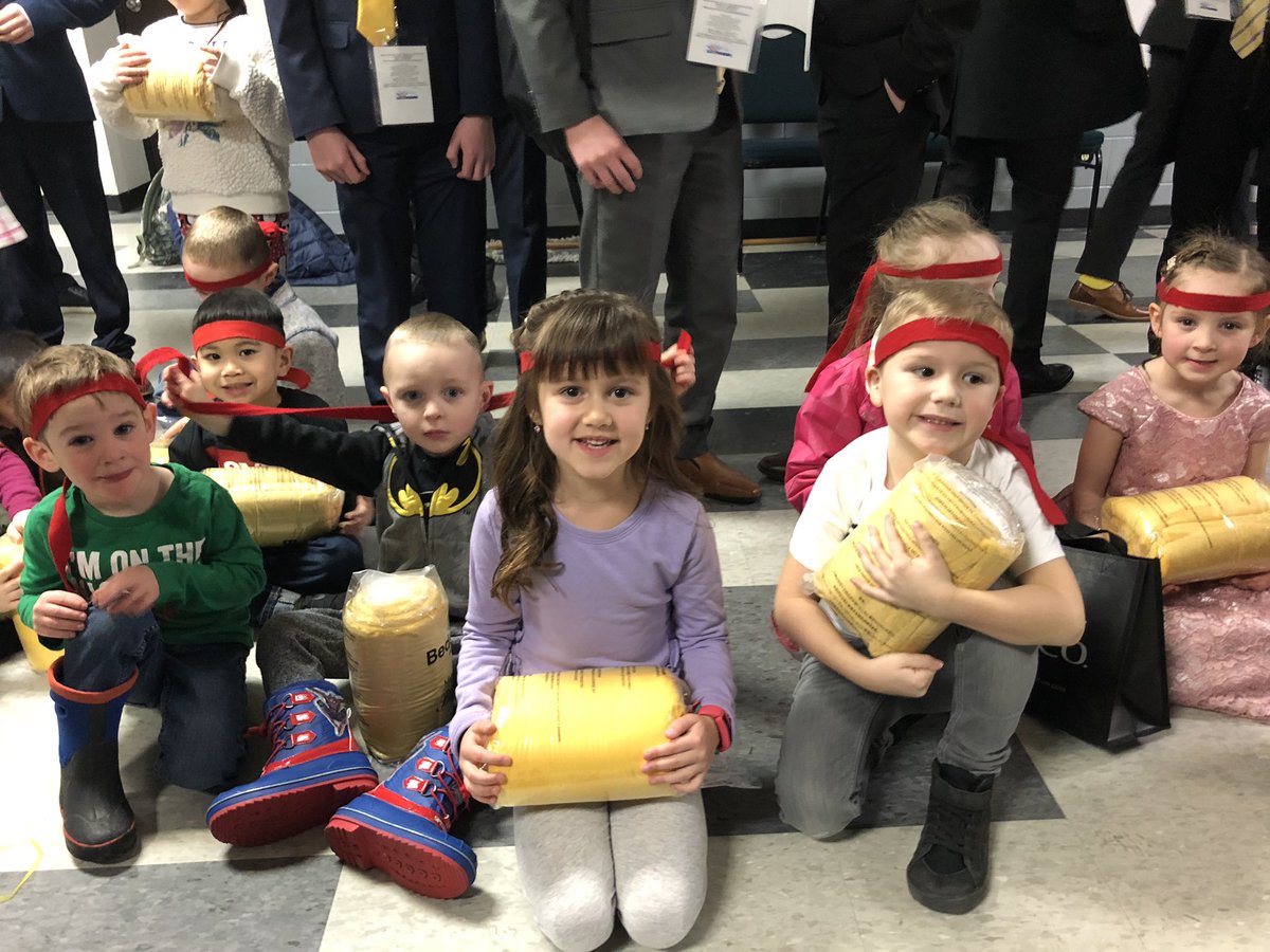 Miss_Wlasuk's tweet photo. Our kindness ninjas were very lucky to receive a special gift from the ZONE 5 boys hockey team at the #albertawintergames! Kindness is a powerful thing my friends. What a wonderful experience 💛 @MrsApelsKinder #rvsed https://t.co/F6zmjnZieb