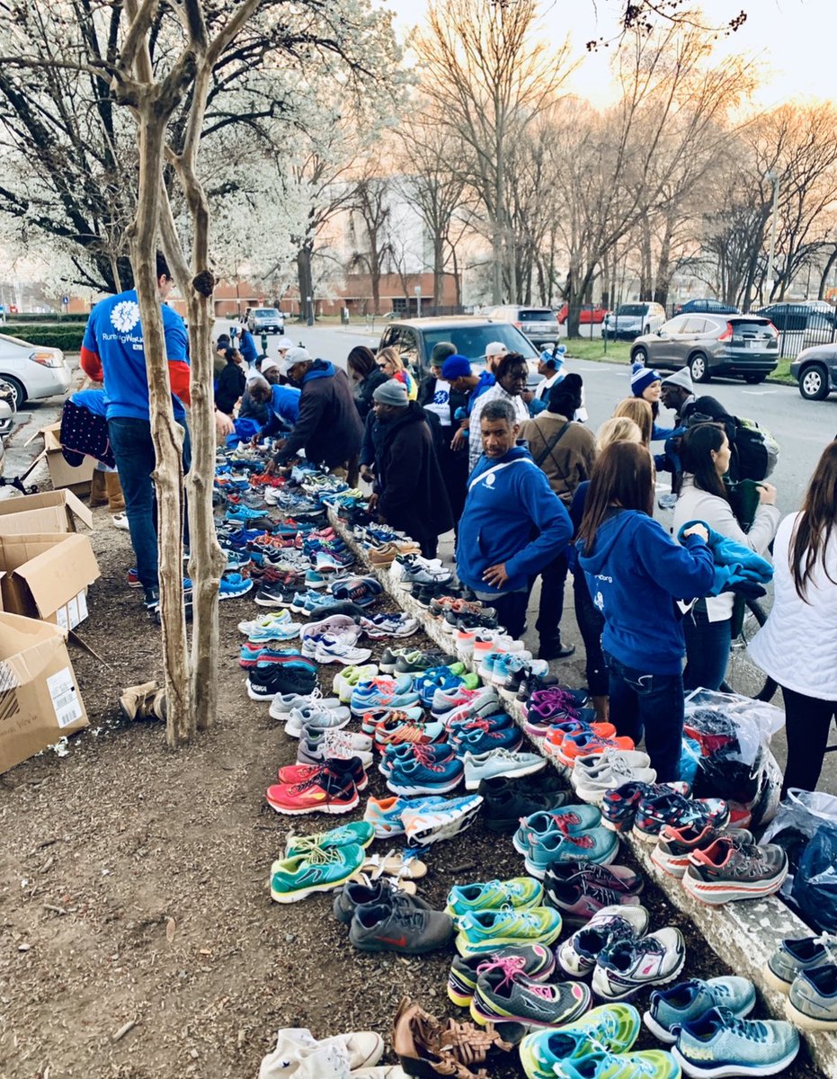 MerDolhare's tweet photo. #CLTruns4wards w/@running_works and @smasheton_ is this week + next! Join us for my favorite event of Year on 19th &amp; 26th at RWHQ at 5pm: 901 N. Tryon, Suite E. 

We’ll pass out 250 necessity bags, clothes, 500 bus passes + 500 pairs of shoes. 

#HomelessHelpingHomeless
#RWTeam https://t.co/92SwEt5lBx