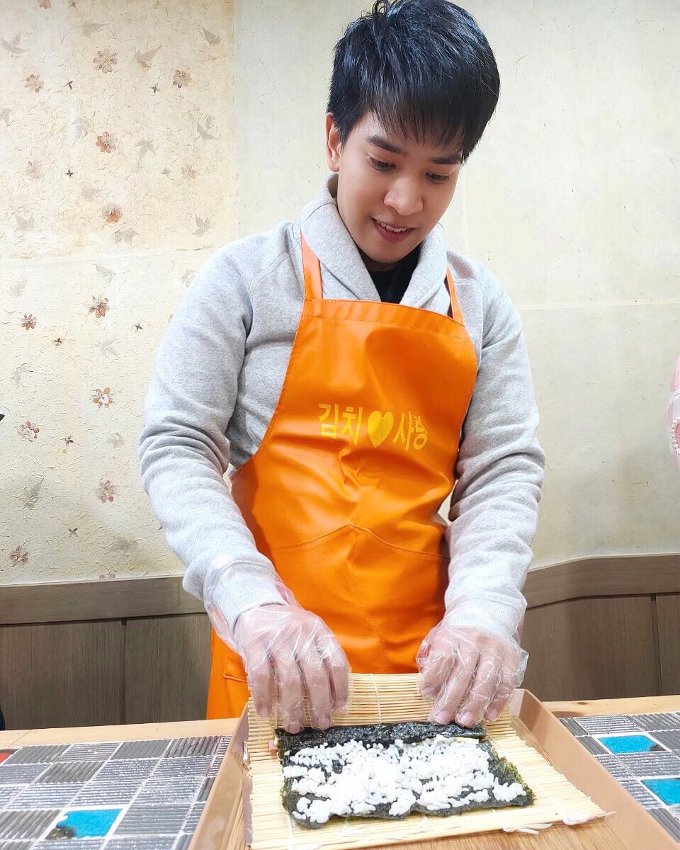 champzwachi's tweet photo. ข้าวปั้นเกาหลีพี่ก็ทำได้นะ แต่จะกินได้ไหมก็อีกเรื่อง😅
#ข้าวปั้นเกาหลี 👉🏻 #คิมบับ 👉🏻 #Kimbup 👉🏻 #김밥 https://t.co/zvLZZU6V9r