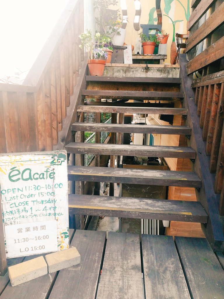 EIEIOTTSUN_'s tweet photo. ずっと来たかったけど、なかなか入りづらくて10年越しのハンバーガー。 #eacafe https://t.co/c0avWpzU98 https://t.co/4S842JjsZQ
