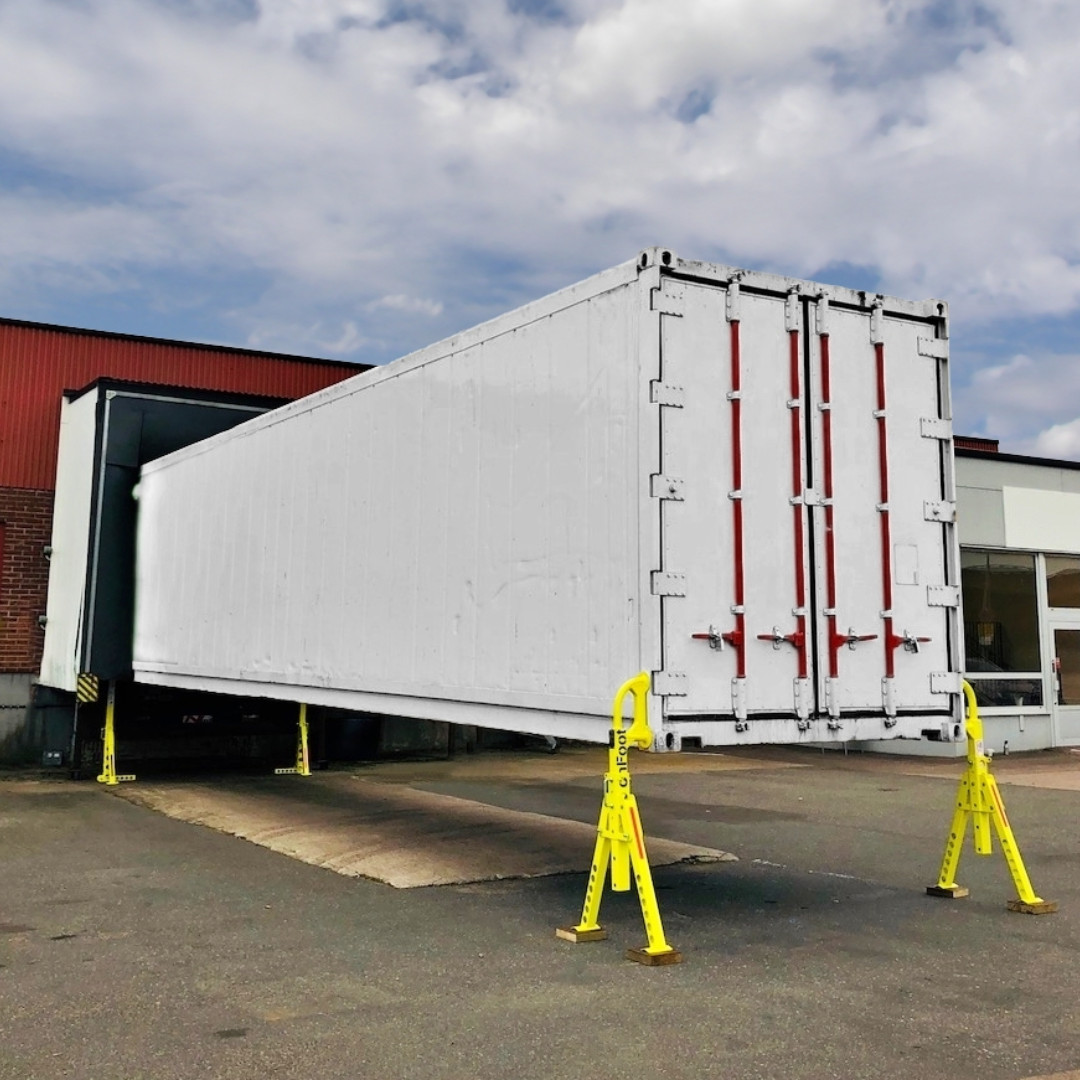 esra_bv's tweet photo. Bespaar tijd 🕰️ en geld 💰 bij het in- en uitladen.
Confoot containerpoten zijn eenvoudig te bevestigen en zijn te gebruiken met containers tot 30 ton.⏱️💪
Meer weten ga naar: https://t.co/siSQmFKCWe
#EsraBV #Confoot #Container #Logistiek #TijdisGeld #Apeldoorn #Gelderland https://t.co/632gdgsOy7
