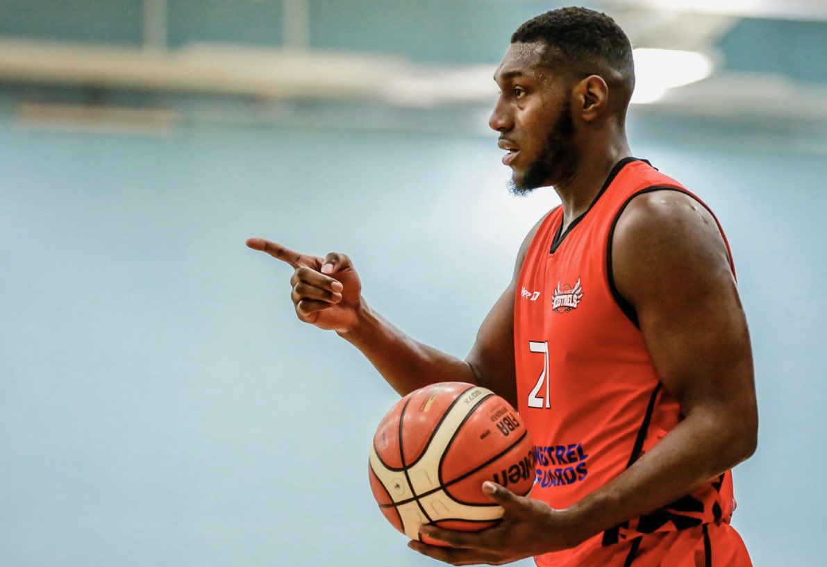 SolentKestrels's tweet photo. Excuse me gentlemen, could you give us directions to 📍 Emirates Arena, Glasgow. 

Asking for a friend...

#KestrelsFamily #BBLTrophyFinal https://t.co/KyEsxSi6HK