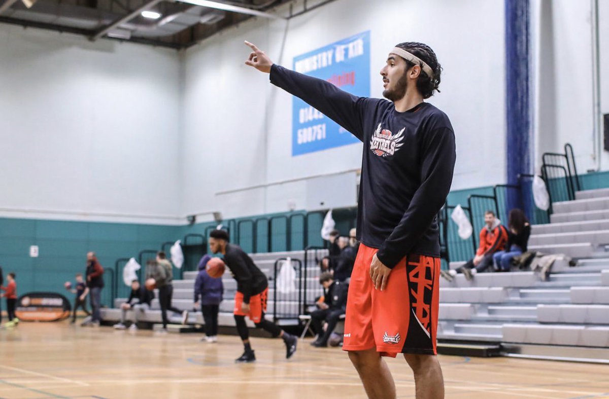 SolentKestrels's tweet photo. Excuse me gentlemen, could you give us directions to 📍 Emirates Arena, Glasgow. 

Asking for a friend...

#KestrelsFamily #BBLTrophyFinal https://t.co/KyEsxSi6HK
