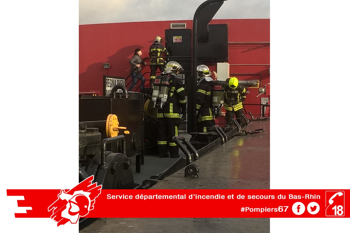 sdis67's tweet photo. [FORMATION] Première formation « Intervention à bord des navires et des bateaux » IBNB 1 et 2 à bord du centre rhénan d’entraînement à la maîtrise des risques fluviaux #CRERF en manœuvre avec Europa1, pour les 15 formateurs #Pompiers67 encadrés par le CTD IBNB et le CTD SAL. https://t.co/D998vANU2Y