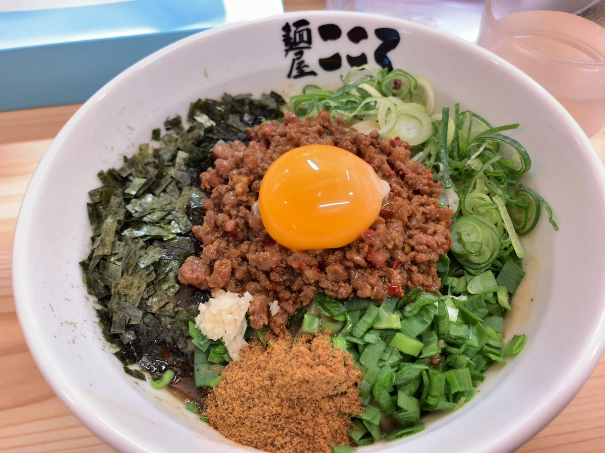 abusan01's tweet image. いつも並んで食べてた台湾まぜそばこころが自由が丘に出来てまだ並ばずすぐに食べれた。残った肉味噌とネギたっぷりのたれに追い飯を入れてもらって2度美味しい‼️