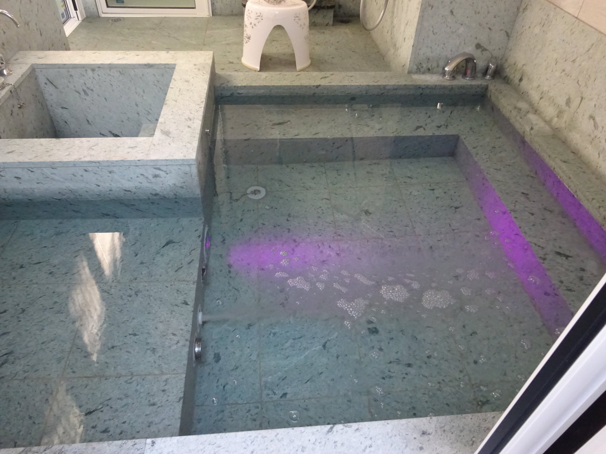 富士メディシィエ En Twitter 浴槽に埋込型の水中照明器具を設置しました 照明 水中照明 間接照明 風呂 ライトアップ 浴槽 ホテル 雰囲気 高級感 カラー Rgb演出 住宅 富士メディシィエ En Twitter 浴槽に埋込型の水中照明器具を設置しました 照明 水中照明 間接照明 風呂 ライトアップ 浴槽 ホテル 雰囲気 高級感 カラー Rgb演出 住宅