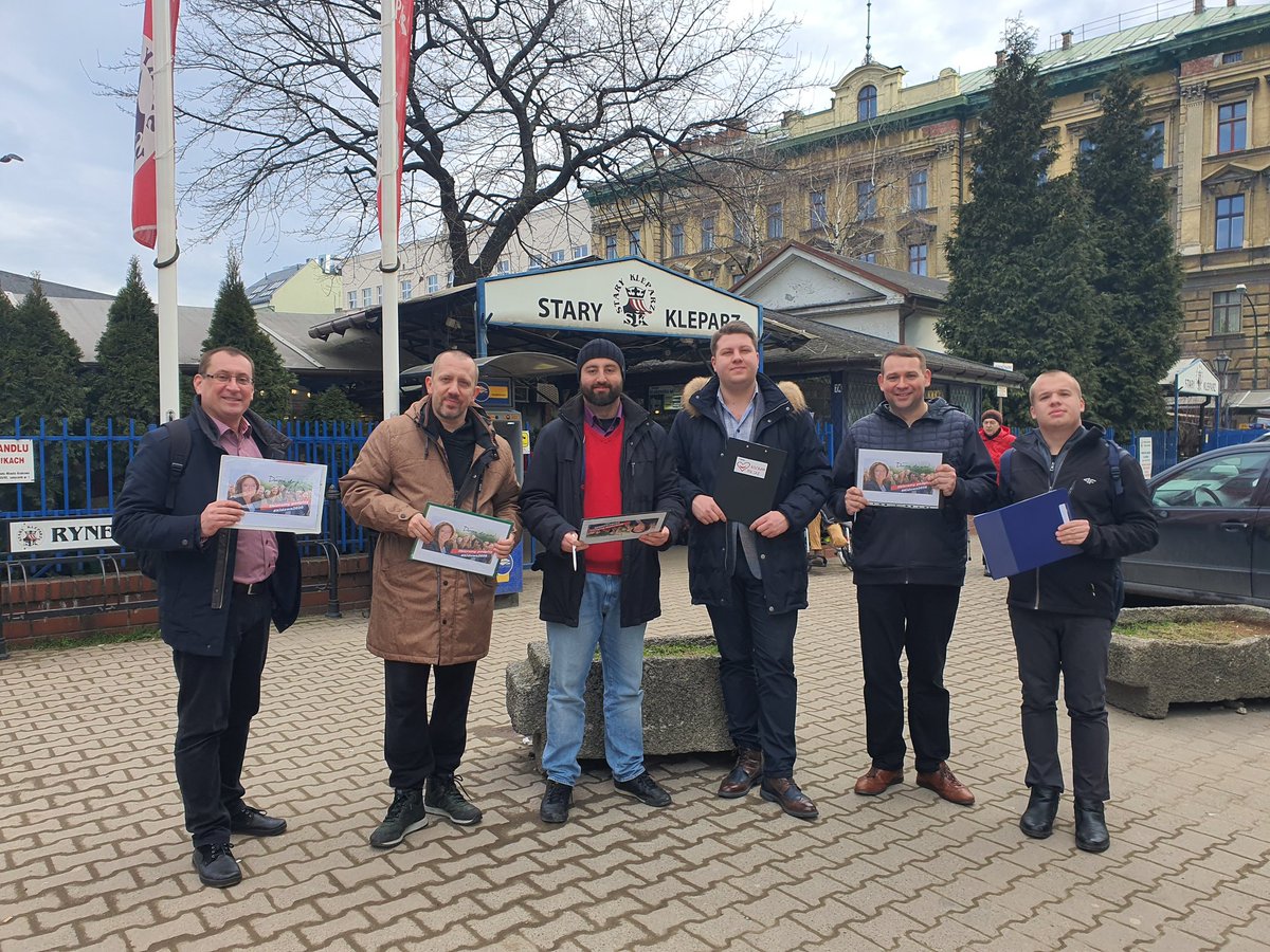 CieciakJ's tweet photo. Akcja poparcia pod kandydaturą Małgorzaty Kidawy-Błońskiej. Optymistycznie❗ #Kidawa2020 https://t.co/AV0wPTu1Qc