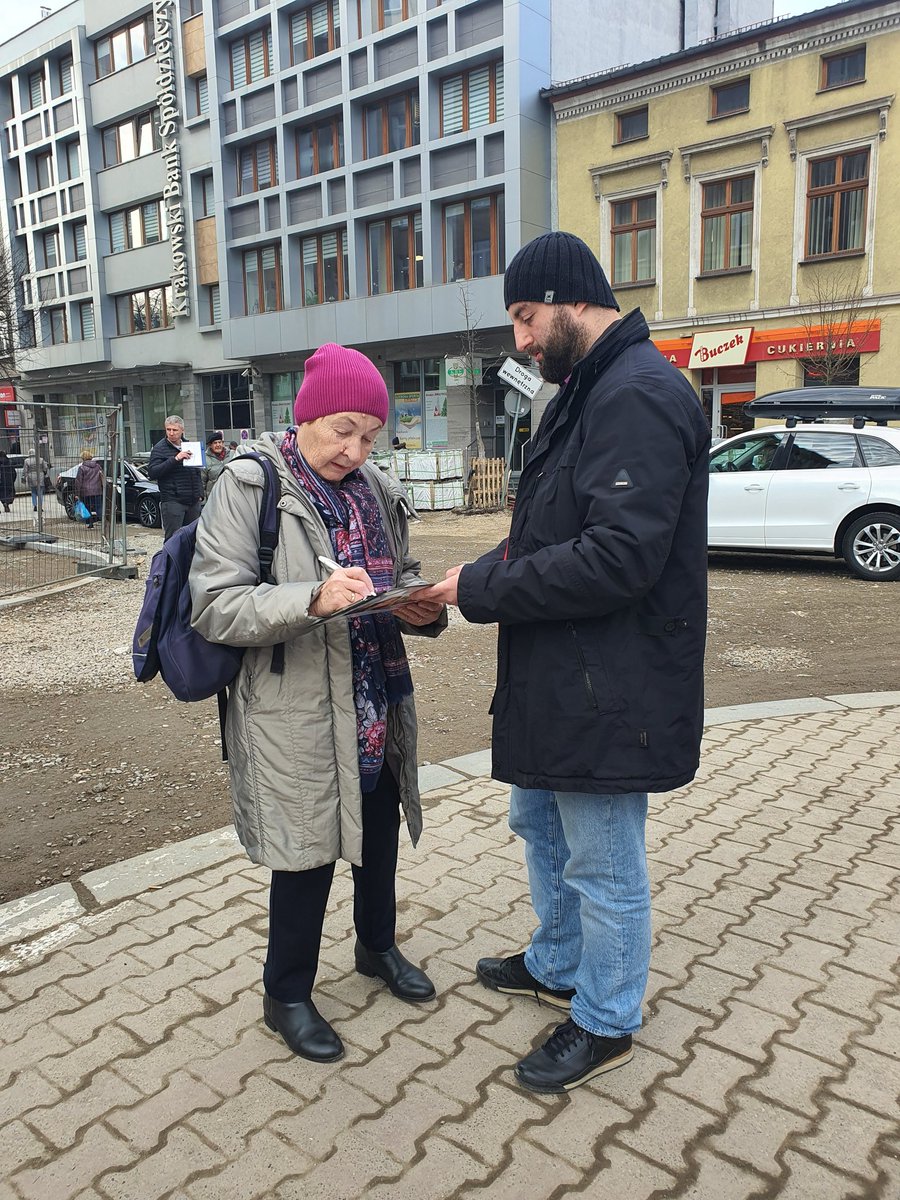 CieciakJ's tweet photo. Akcja poparcia pod kandydaturą Małgorzaty Kidawy-Błońskiej. Optymistycznie❗ #Kidawa2020 https://t.co/AV0wPTu1Qc